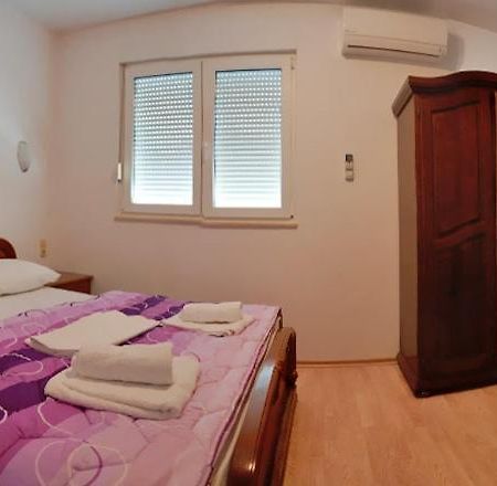 Sobe Medic Medugorje Bed and Breakfast Exteriör bild